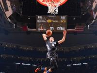 IM电竞APP-锡安暴力美学统治全场！湖人季前赛险胜上海，天赋对决见证未来巨星诞生