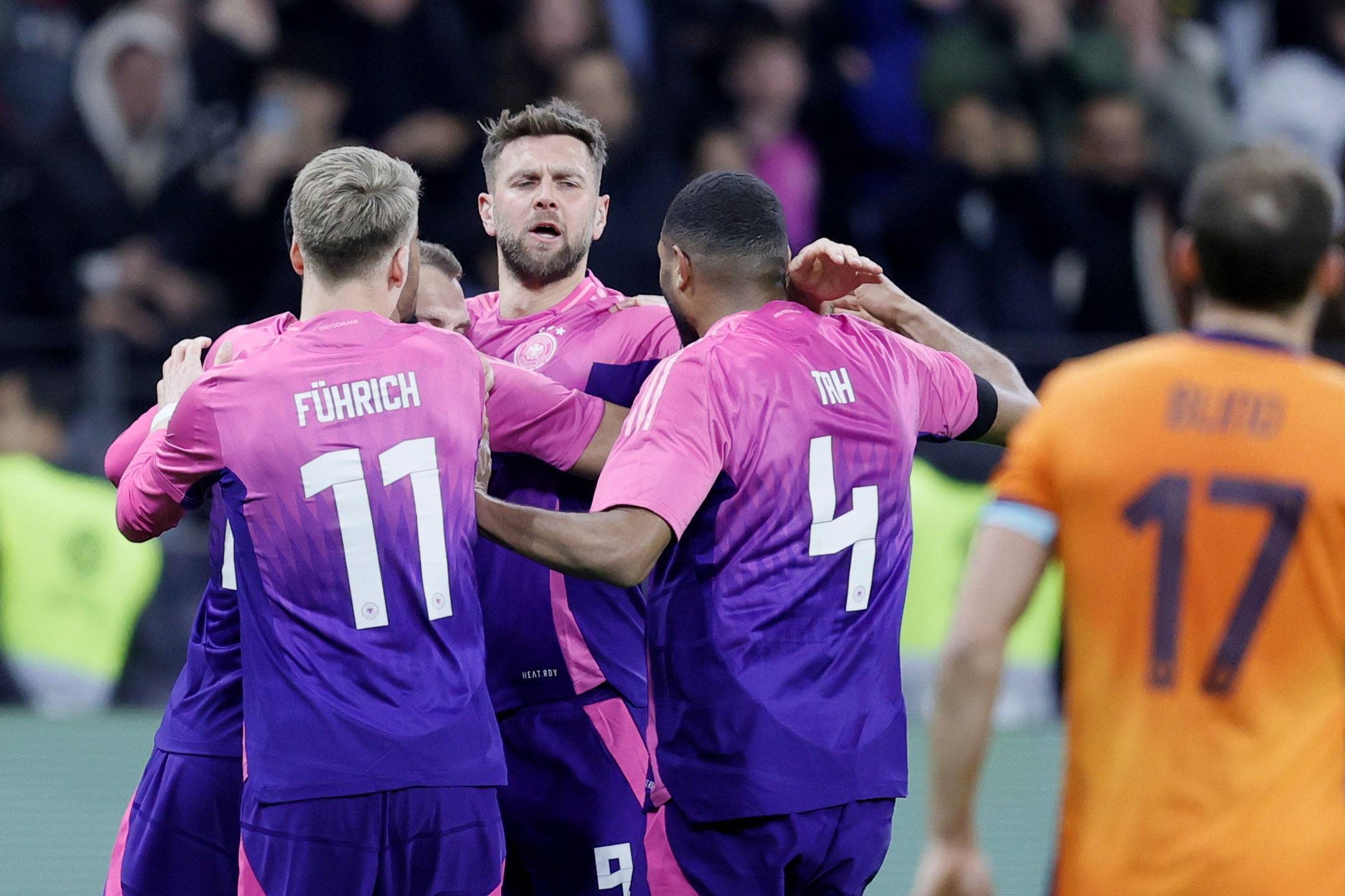 包含波黑队在欧预赛中状态火热，晋级前景一片光明的词条