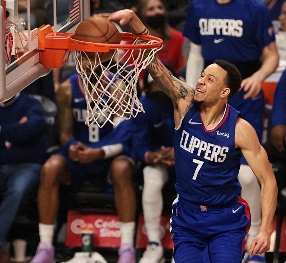 快船客场大胜雷霆，赢得胜利！的简单介绍