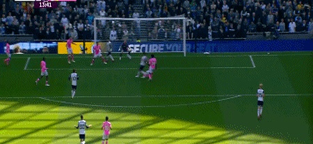 包含热刺主场战胜南安普顿，保持领跑位置的词条