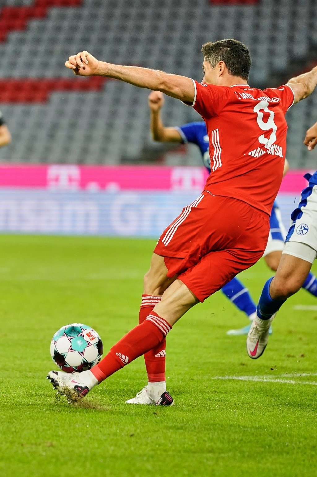 包含沙尔克豪取连胜，雄心壮志的词条