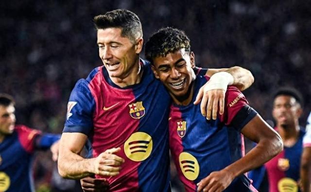 足球联赛上演一场关键对决,双方角逐激烈势均力敌的简单介绍 足球联赛上演一场关键对决,双方角逐激烈势均力敌的简单介绍