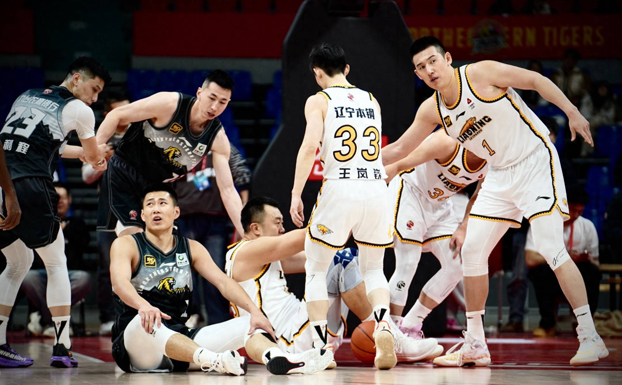 辽宁男篮主场对阵四川队，实现轻松胜利的简单介绍