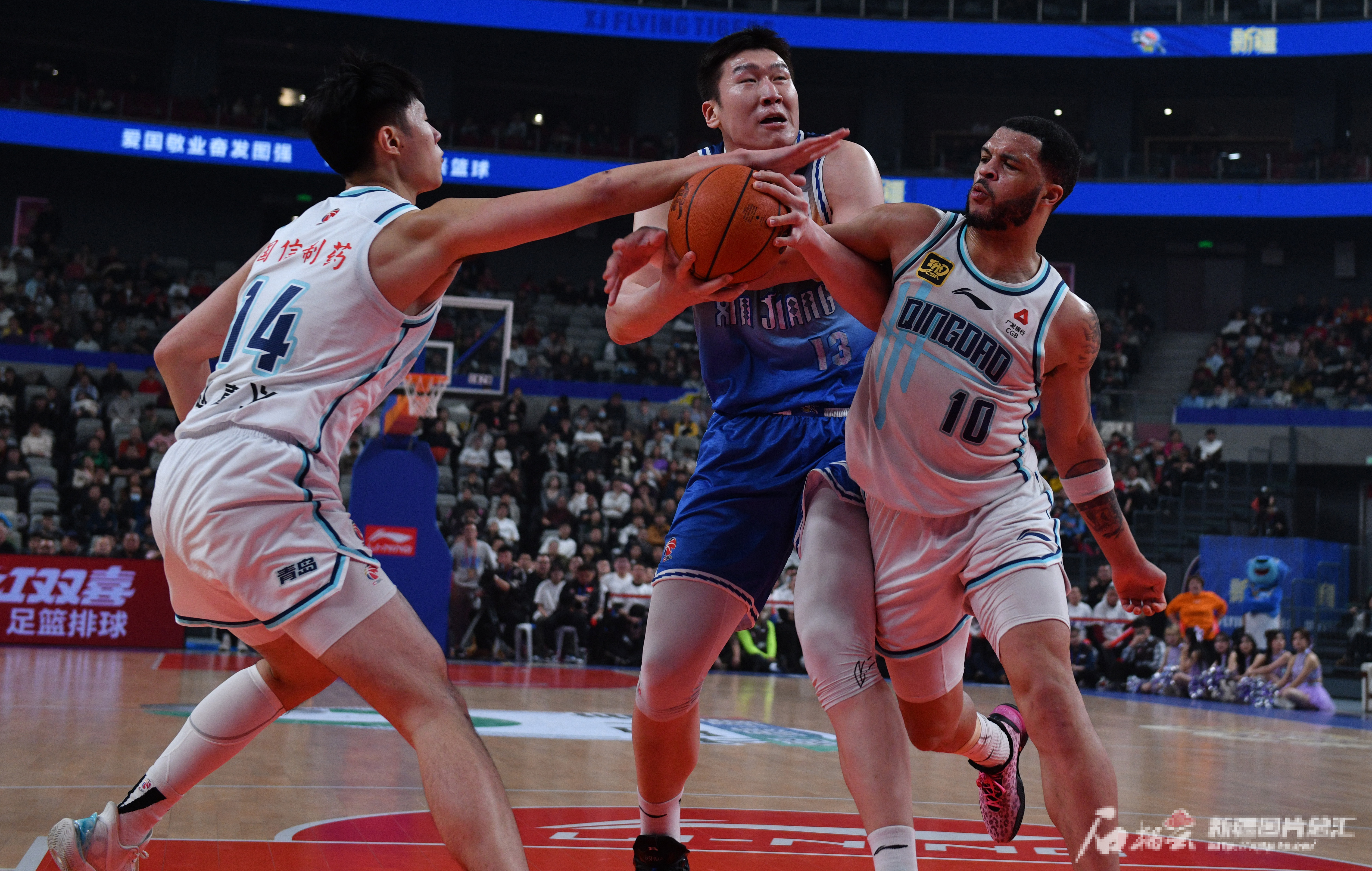 包含球队副队长状态回落，带伤坚持出战的词条