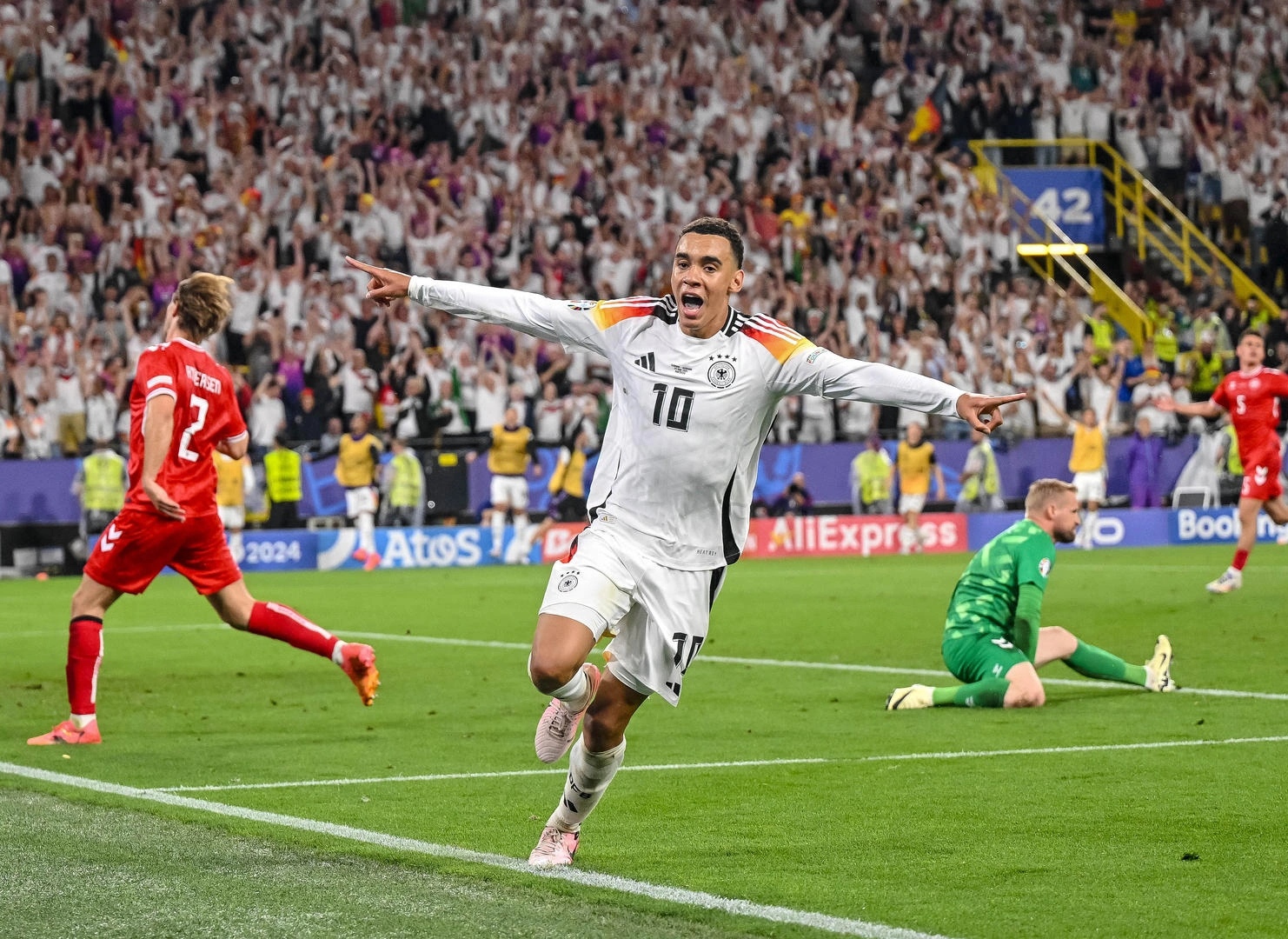 包含德国队成功晋级，将参加欧洲赛区决赛的词条