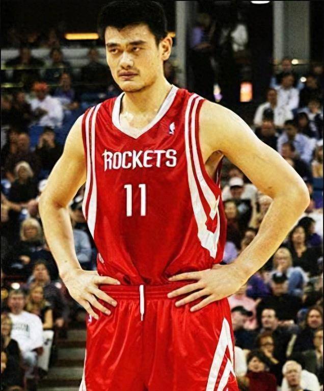 包含广西男篮球员精准射门，锁定胜局的词条