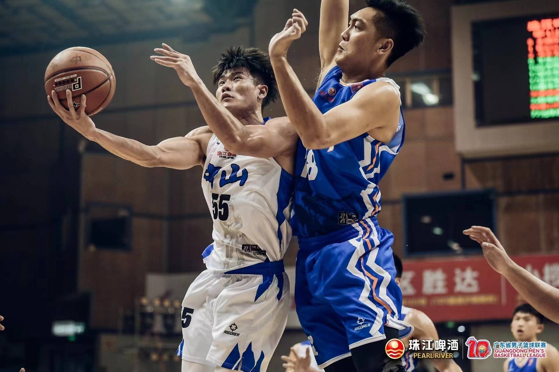 包含广西男篮球员精准射门，锁定胜局的词条