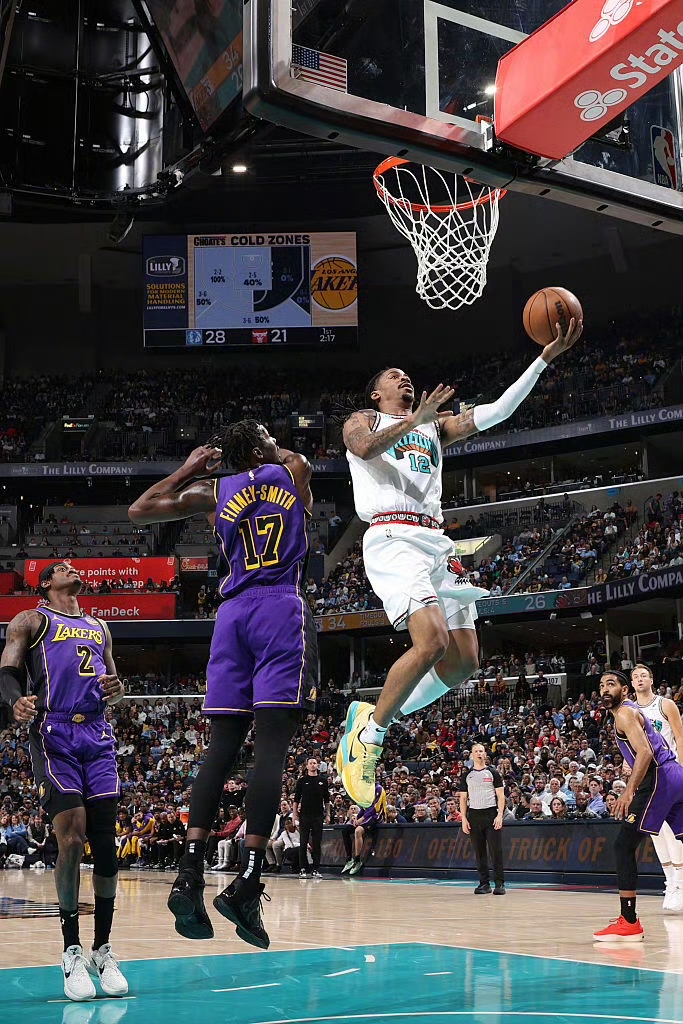 关于篮网主场大胜尼克斯，热火客场告负灰熊的信息