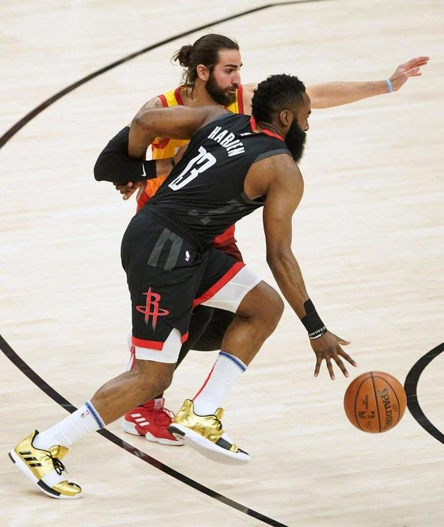 广东队横扫天津队，米切尔惊艳四座的简单介绍