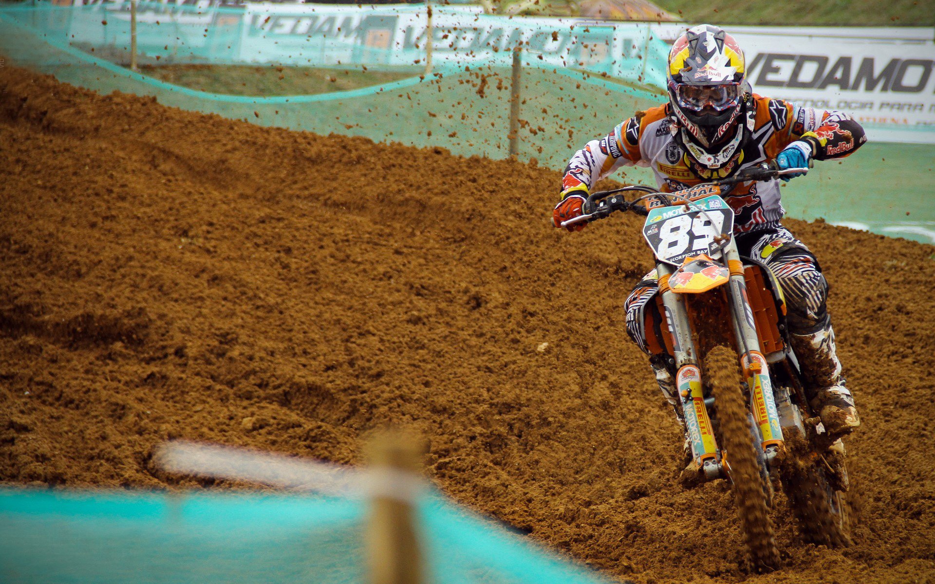 库尔图瓦神级爆发难救主,拜仁稳如磐石击溃巴萨